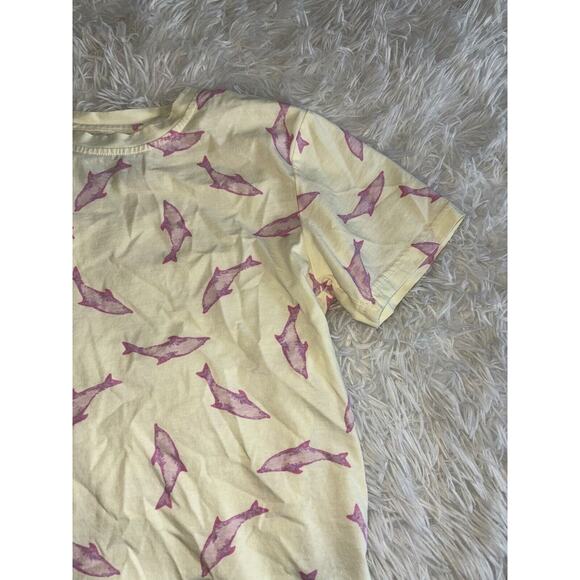 Velero Kids Sz. 7 Yellow W/ Pink Shark Design Tee. Soft, Great Shape - Picture 2 of 8